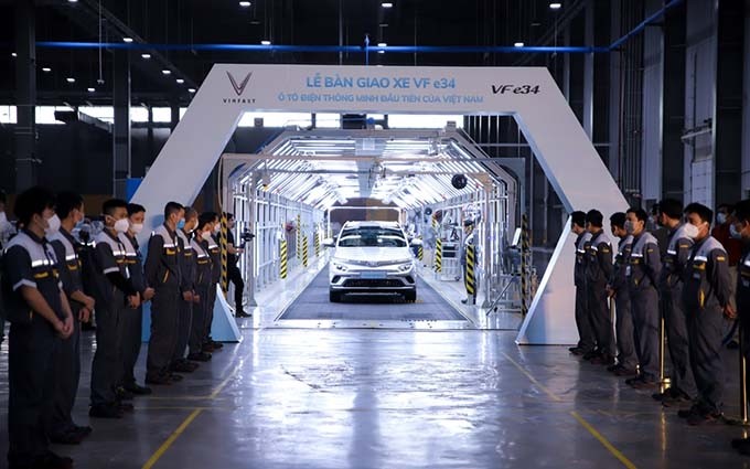 VinFast lanza sus primeros coches eléctricos VF e34 (Fotografía: VNA)