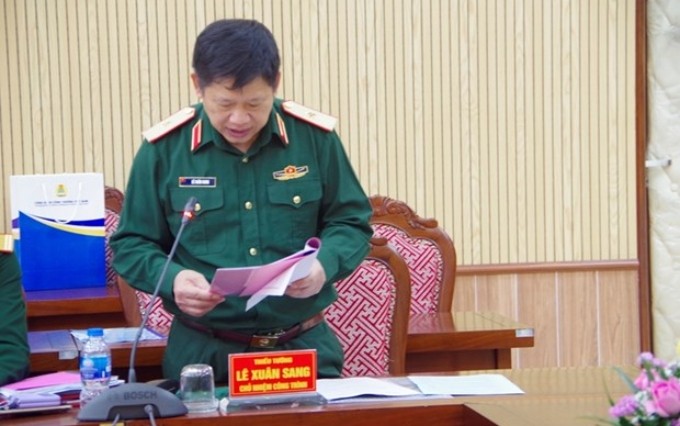 El mayor general Le Xuan Sang, vicedirector del Departamento de Información y Formación, en el acto  (Fuente: qdnd.vn)