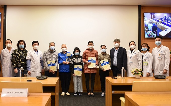 Acto de entrega en el hospital general de San Pablo. (Fotografía: Seguro Social de Hanói)