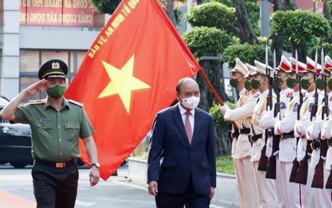 El presidente vietnamita, Nguyen Xuan Phuc, realizó una visita del trabajo a la policía de Ciudad Ho Chi Minh. (Fotografía: VNA)