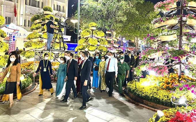 Inauguran en Ciudad Ho Chi Minh calle floral con motivo de Tet 2022.