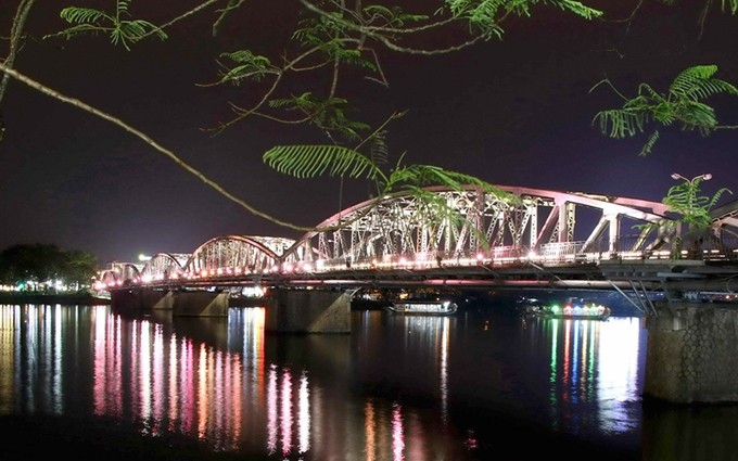 El puente de Trang Tien, en la ciudad de Hue. (Fotografía: hanoimoi.com.vn)