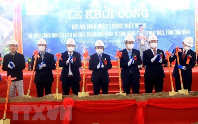 Una ceremonia para iniciar la construcción de la planta de Lotes Thai Thuy Vietnam. (Fotografía: VNA)