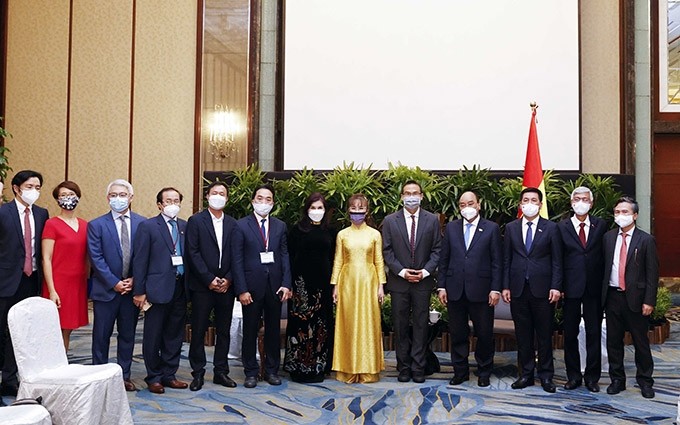 El presidente Nguyen Xuan Phuc recibe al Ming Maa, presidente del grupo Grab. (Fotografía: VNA)