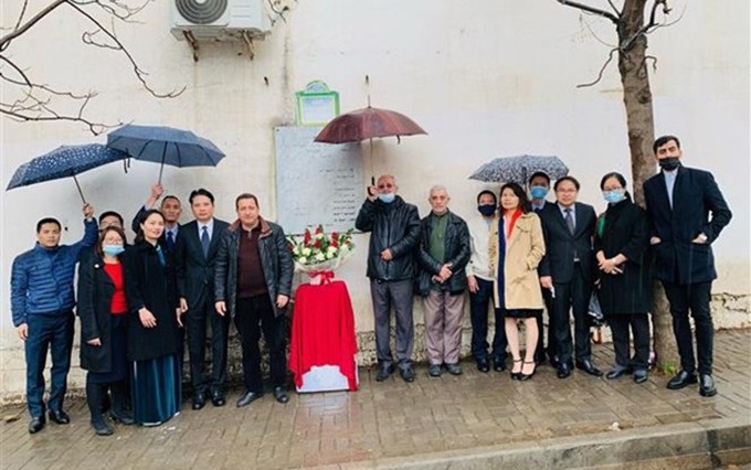 Representantes de la Embajada vietnamita en Argelia en el acto. (Fotografía: VNA)