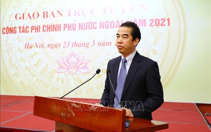 El viceministro de Relaciones Exteriores y jefe del Comité, To Anh Dung, interviene en la reunión. (Fotografía: VNA)