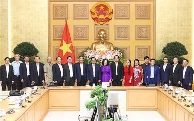 El primer ministro de Vietnam, Pham Minh Chinh, participa en la reunión. (Fotografía: VNA)