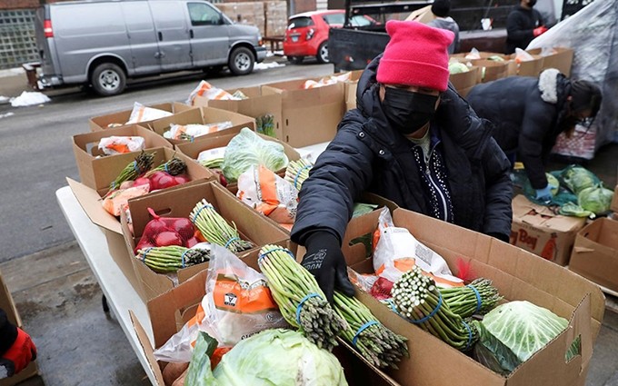 Envasan cajas de alimentos en Chicago, Estados Unidos. (Fotografía: Reuters)