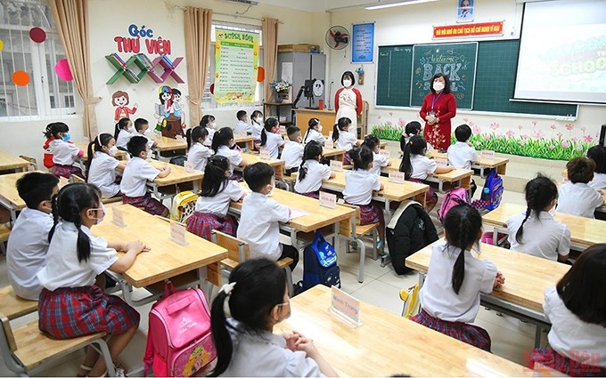 Estudiantes de primero a sexto grado en Hanói retornaron a escuelas. (Fotografía: Nhan Dan)