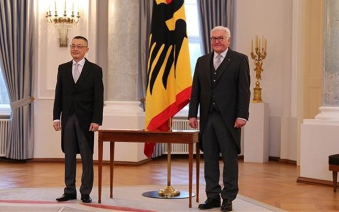 El presidente alemán, Frank Walter Steinmeier, recibe al nuevo embajador vietnamita en Alemania, Vu Quang Minh (Foto: VNA)