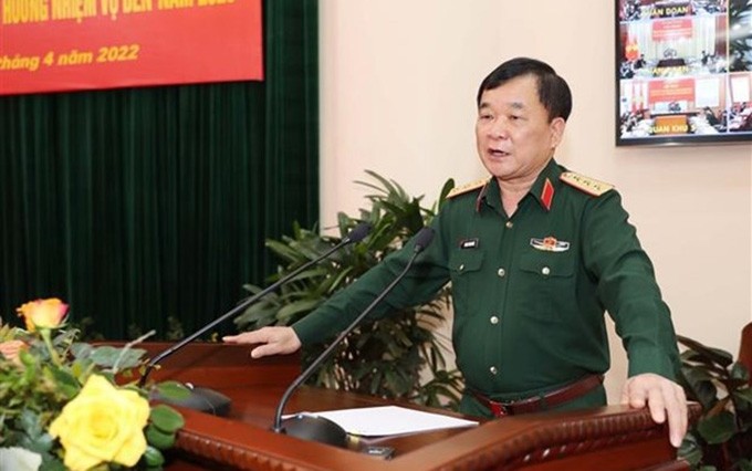 El viceministro de Defensa, coronel general Hoang Xuan Chien, interviene en la conferencia. (Fotografía: VNA)