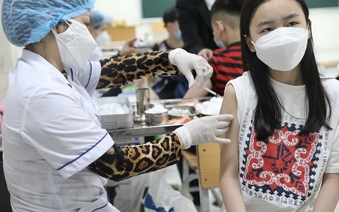 Hanói implementa la vacunación contra el Covid-19 en niños de 5 a 11 años. (Fotografía: VNA)