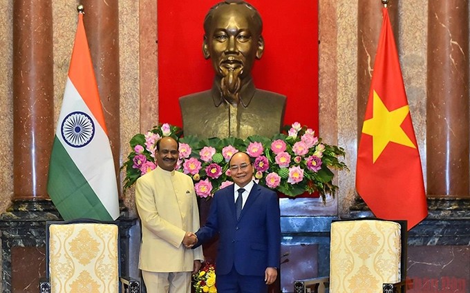 El titular de la Cámara Baja de la India, Om Birla, y el presidente de Vietnam, Nguyen Xuan Phuc. (Fotografía: Nhan Dan)