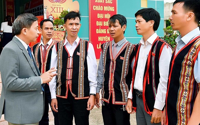 Militantes partidistas de las minorías étnicas asisten al Congreso del Partido del distrito de Mang Yang, provincia de Gia Lai, para el período 2020-2025. (Foto: Duc Thuy)