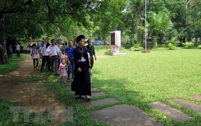 Turistas visitan la provincia vietnamita de Tuyen Quang (Fuente: VNA)