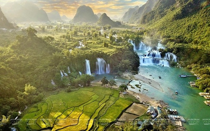 La cascada de Ban Gioc se ubica unos 20 kilómetros del centro del distrito de Trung Khanh, en la provincia norteña de Cao Bang. (Fotografía: VNA)
