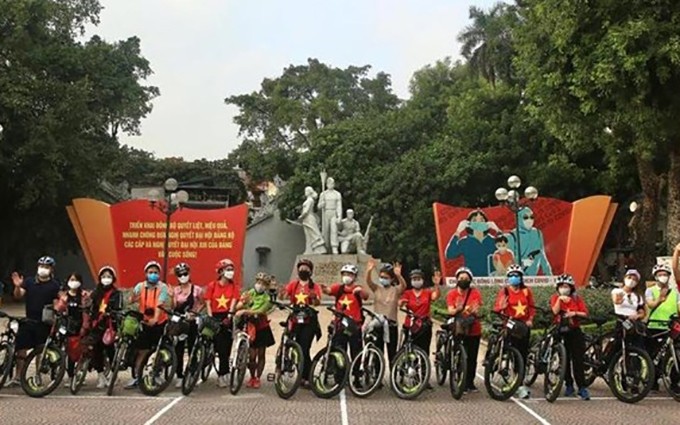 Hanói brinda a turistas nuevo recorrido en bicicleta. (Fotografía: Hanoitourist)