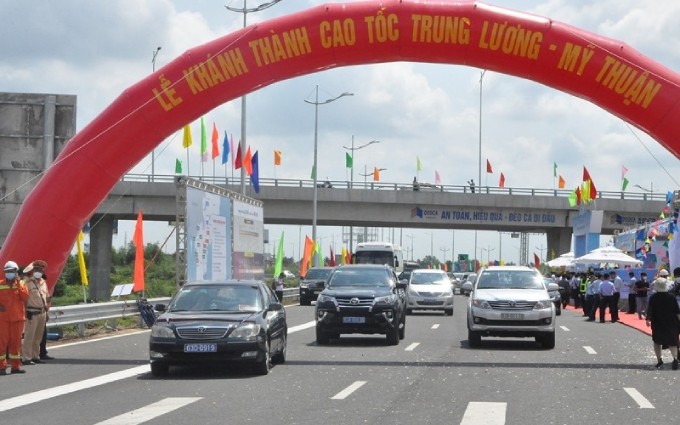  Inauguran autopista Trung Luong - My Thuan en Vietnam.