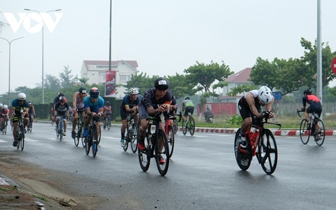 Los atletas en la segunda ronda de ciclismo (Fotografía: VOV)