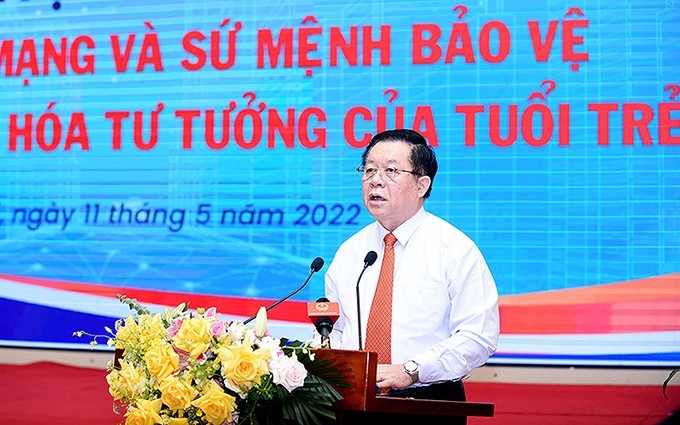 El jefe de la Comisión de Comunicación y Educación del Comité Central del Partido Comunista de Vietnam, Nguyen Trong Nghia interviene en el evento.