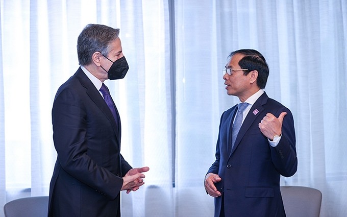 El canciller de Vietnam, Bui Thanh Son, y el secretario del Estado de Estados Unidos, Antony Blinken (Foto: Nhan Dan)