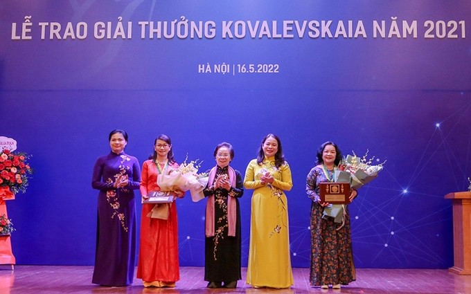 Entregan premio Kovalevskaia 2021 a científicas vietnamitas 