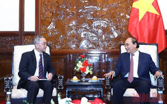 El presidente de Vietnam, Nguyen Xuan Phuc, recibe al saliente embajador de Brunéi, Pengiran Haji Sahari bin Pengiran Haji Salleh (Foto: Nhan Dan)