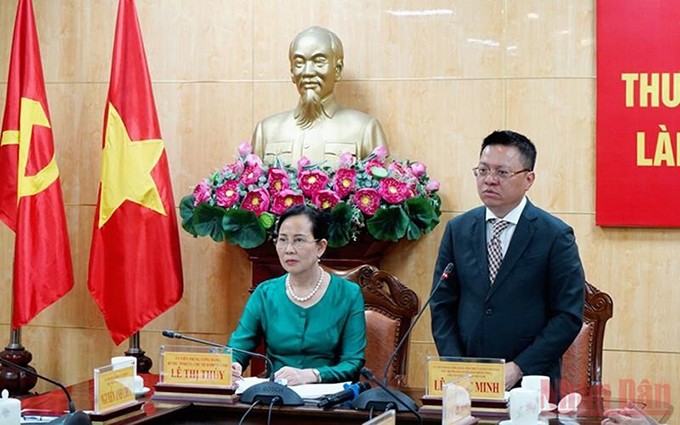 El jefe de redacción del diario Nhan Dan, Le Quoc Minh, en visita de trabajo a la provincia de Ha Nam