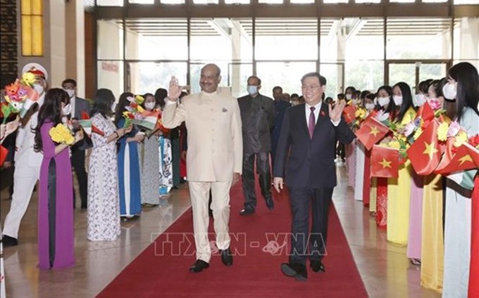  El presidente de la Asamblea Nacional de Vietnam, Vuong Dinh Hue y al titular de Lok Sabha (Cámara Baja) de la India, Om Birla (Foto: VNA)