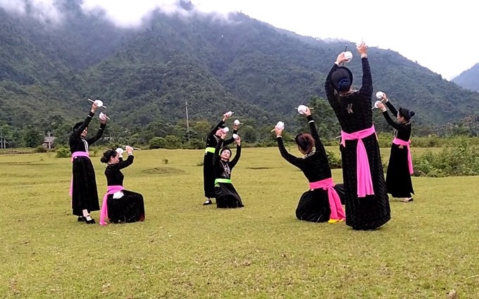La danza ‘Mua bat’. (Fotografía: hanoimoi.com.vn)