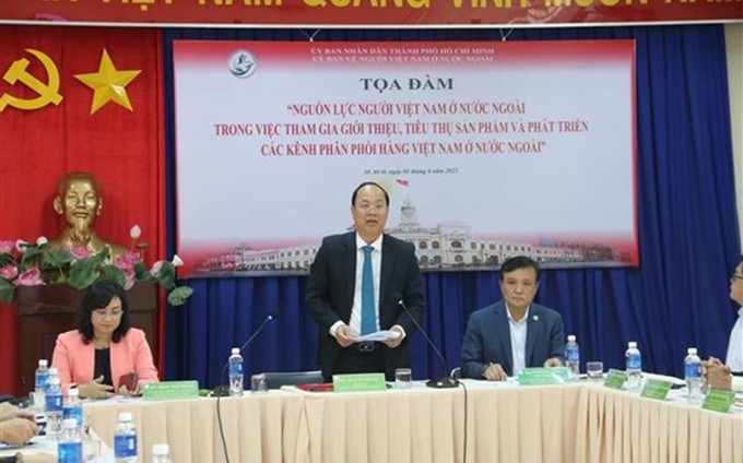 El subsecretario del Comité del Partido Comunista de Vietnam en la urbe, Nguyen Ho Hai, interviene en la cita. (Fotografía: VNA) 