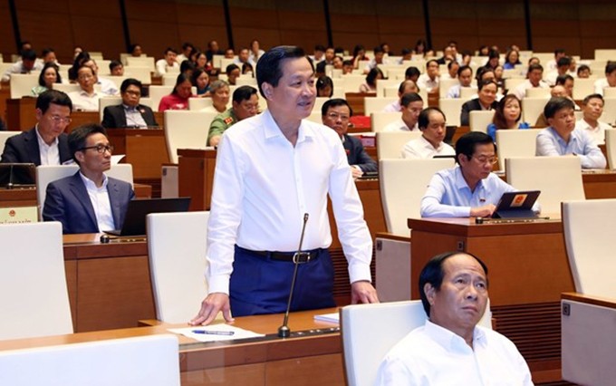 El viceprimer ministro Le Minh Khai habla en el evento. (Fotografía: VNA) 