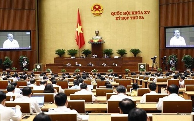 El Parlamento vietnamita debate medidas de ahorro y prevención contra despilfarro. (Fotografía: VNA) 
