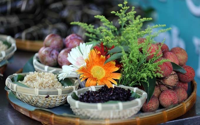 Una bandeja de ofrendas en la Fiesta de Doan Ngo. (Fotografía: VNA)