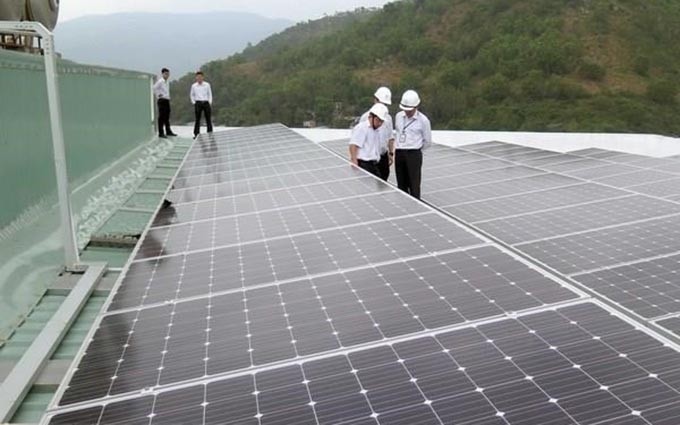 Primera planta de energía solar en provincia vietnamita de Quang Tri operará en junio de 2019