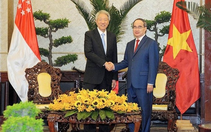 El presidente del Comité Popular de Ciudad Ho Chi Minh, Nguyen Thien Nhan, recibió al viceprimer ministro de Singapur, Teo Chee Hean.