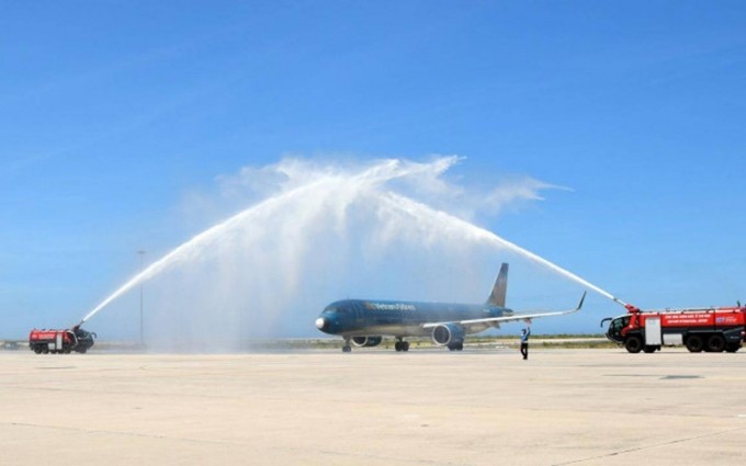 Acto de bienvenida al primer vuelo de la ruta. (Fotografía: baogiaothong.vn)