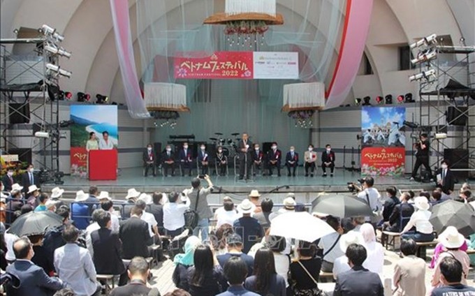 El embajador de Vietnam en Japón, Vu Hoang Nam, habla en la inauguración del Festival. (Fotografía: VNA)