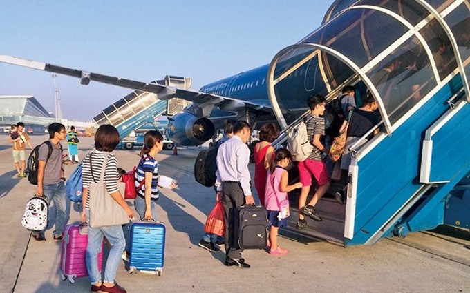 Aumenta el transporte aéreo de pasajeros y mercancías en Vietnam. (Fotografía: thoidai.com.vn)