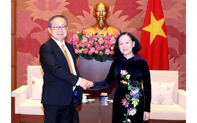  La jefa de la Comisión de Organización del Comité Central del Partido Comunista de Vietnam, Truong Thi Mai, recibe al embajador de Japón acreditado en Hanói, Yamada Takio (Foto: VNA)
