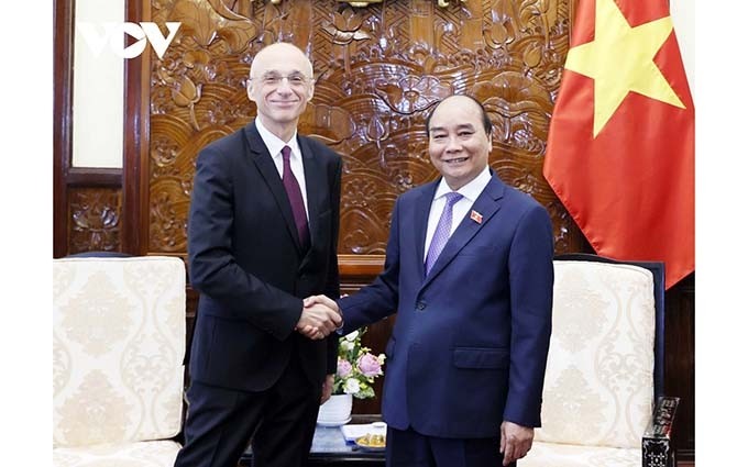 El presidente de Vietnam, Nguyen Xuan Phuc, recibe al embajador de Croacia, Ivan Velimir Starcevic. (Fotografía: VNA) 