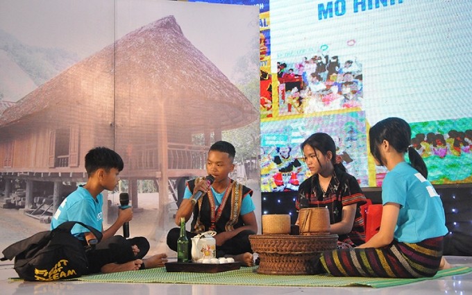 Estudiantes de la escuela primaria y secundaria A Tuc, distrito de Huong Hoa, en la provincia vietnamita de Quang Tri. (Foto: Plan Internacional Vietnam)