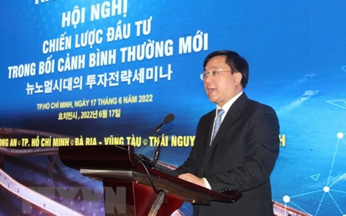 Tran Duy Dong, viceministro vietnamita de Planificación e Inversiones, habla en la cita. (Fotografía: VNA) 