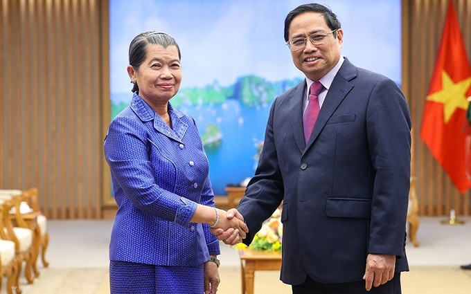 El primer ministro de Vietnam, Pham Minh Chinh, y la vice primera ministra de Camboya, Men Sam An. (Fotografía: VGP)