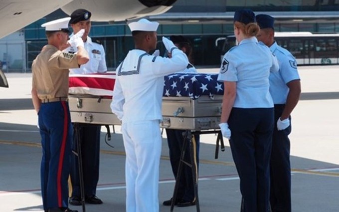 Ceremonia para repatriar restos de un soldado estadounidense desaparecido en Da Nang, en septiembre de 2019. (Fotografía: VNA)