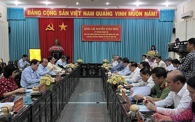 El presidente de Vietnam, Nguyen Xuan Phuc, en la reunión de trabajo en la provincia de Ben Tre. (Fotografía: VNA) 
