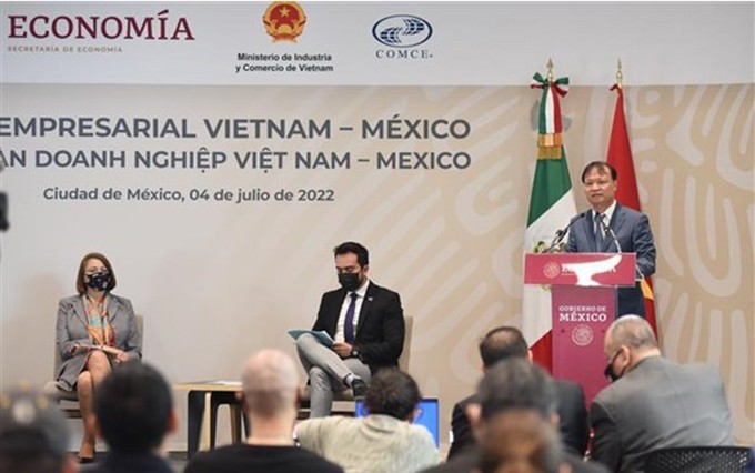 El viceministro de Industria y Comercio vietnamita Do Thang Hai habla en el evento. (Fotografía: VNA)