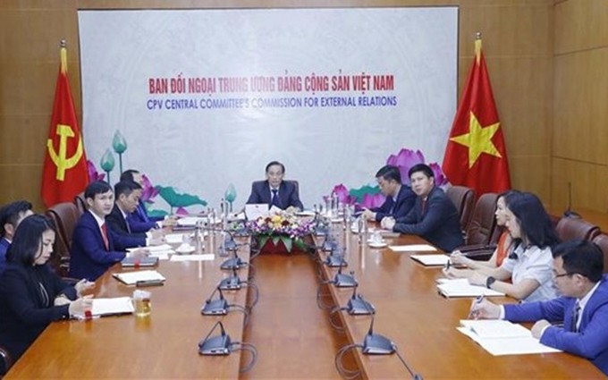 El jefe de la Comisión de Relaciones Exteriores del Comité Central del Partido Comunista de Vietnam, Le Hoai Trung en el evento.  (Fotografía: VNA)