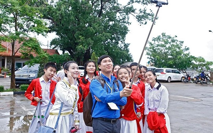 Delegados de Vietnam y Laos en un encuentro de amistad juvenil de los dos países.