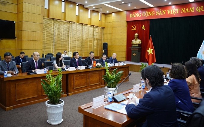 En la reunión. (Fotografía: Ministerio de Industria y Comercio de Vietnam)